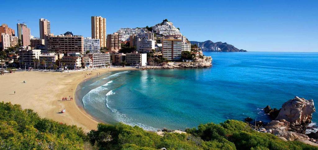 Apartamento Veremar, zona tranquila, con piscina, jardines, soleado y cerca de la playa de la cala, para disfrutar el mediterraneo Villajoyosa  Exterior foto